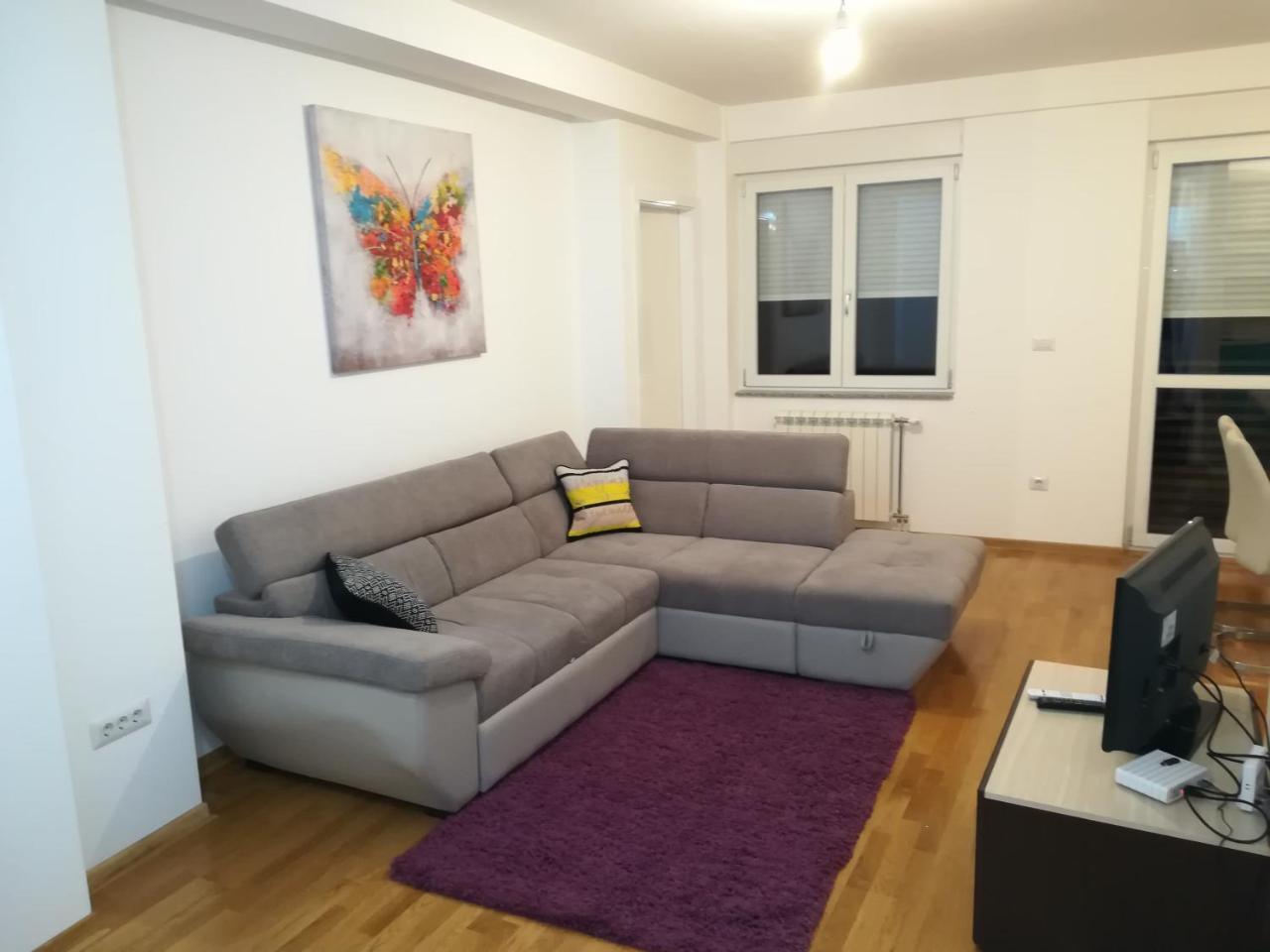 Butterfly Apartman Čačak Kültér fotó