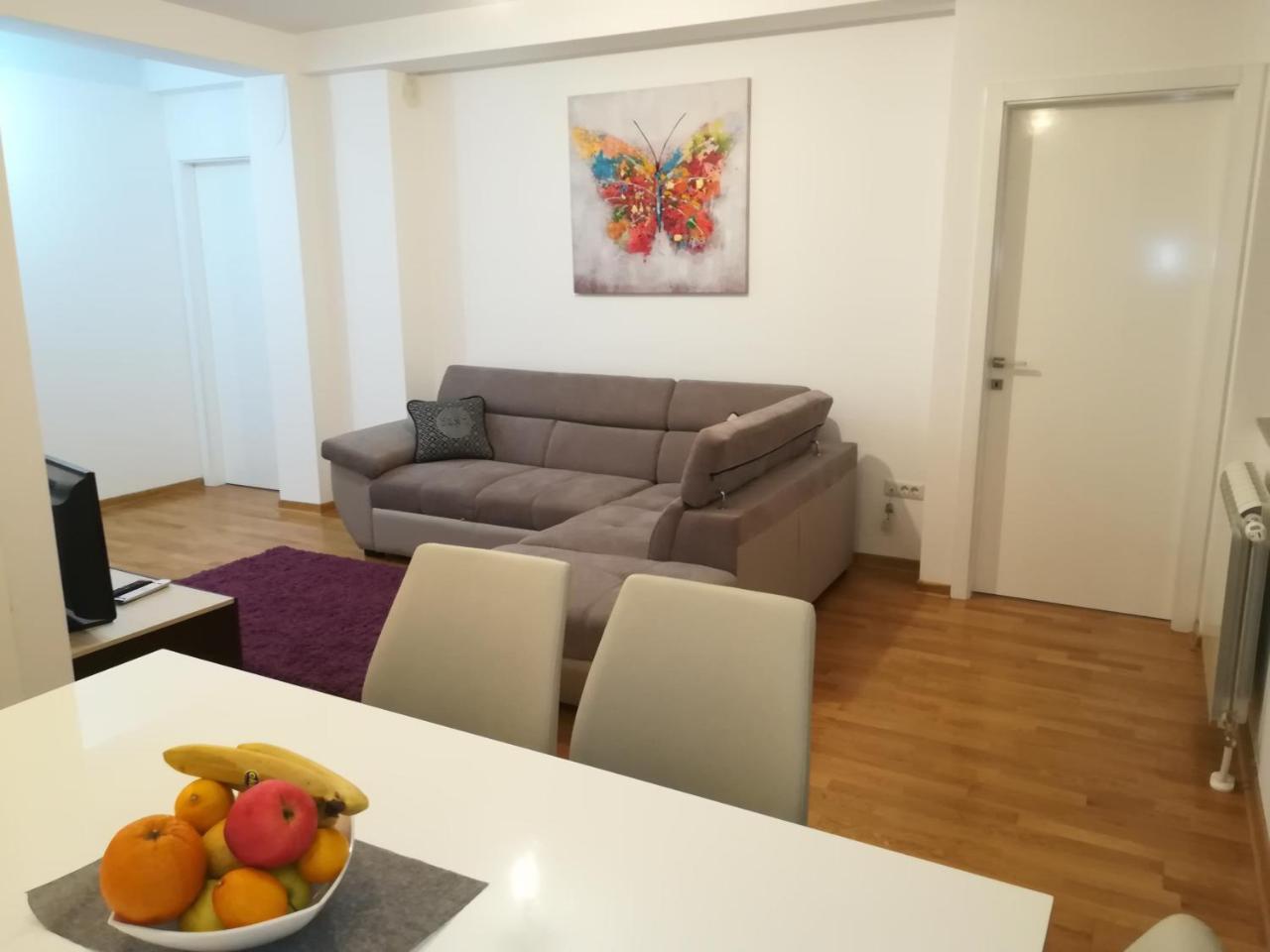 Butterfly Apartman Čačak Kültér fotó