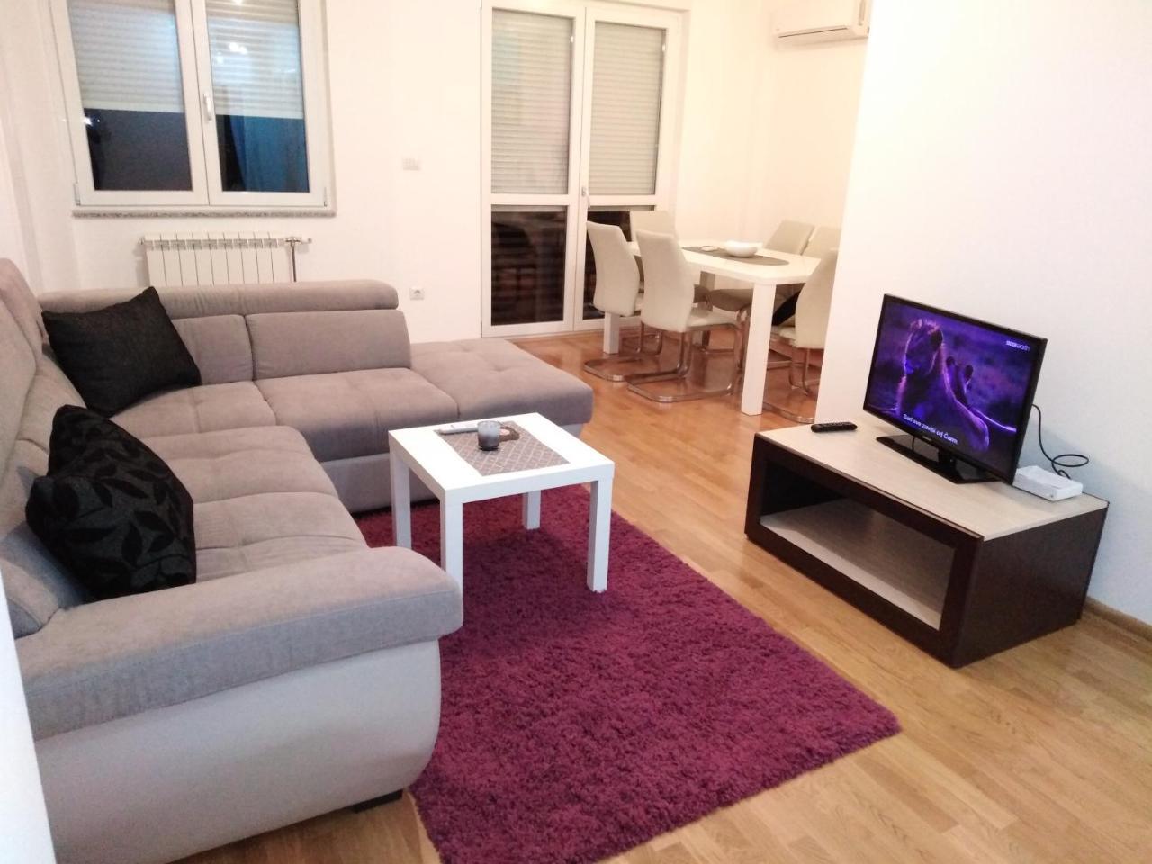 Butterfly Apartman Čačak Kültér fotó