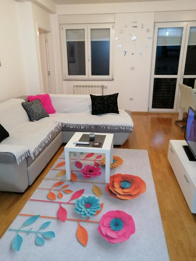 Butterfly Apartman Čačak Kültér fotó